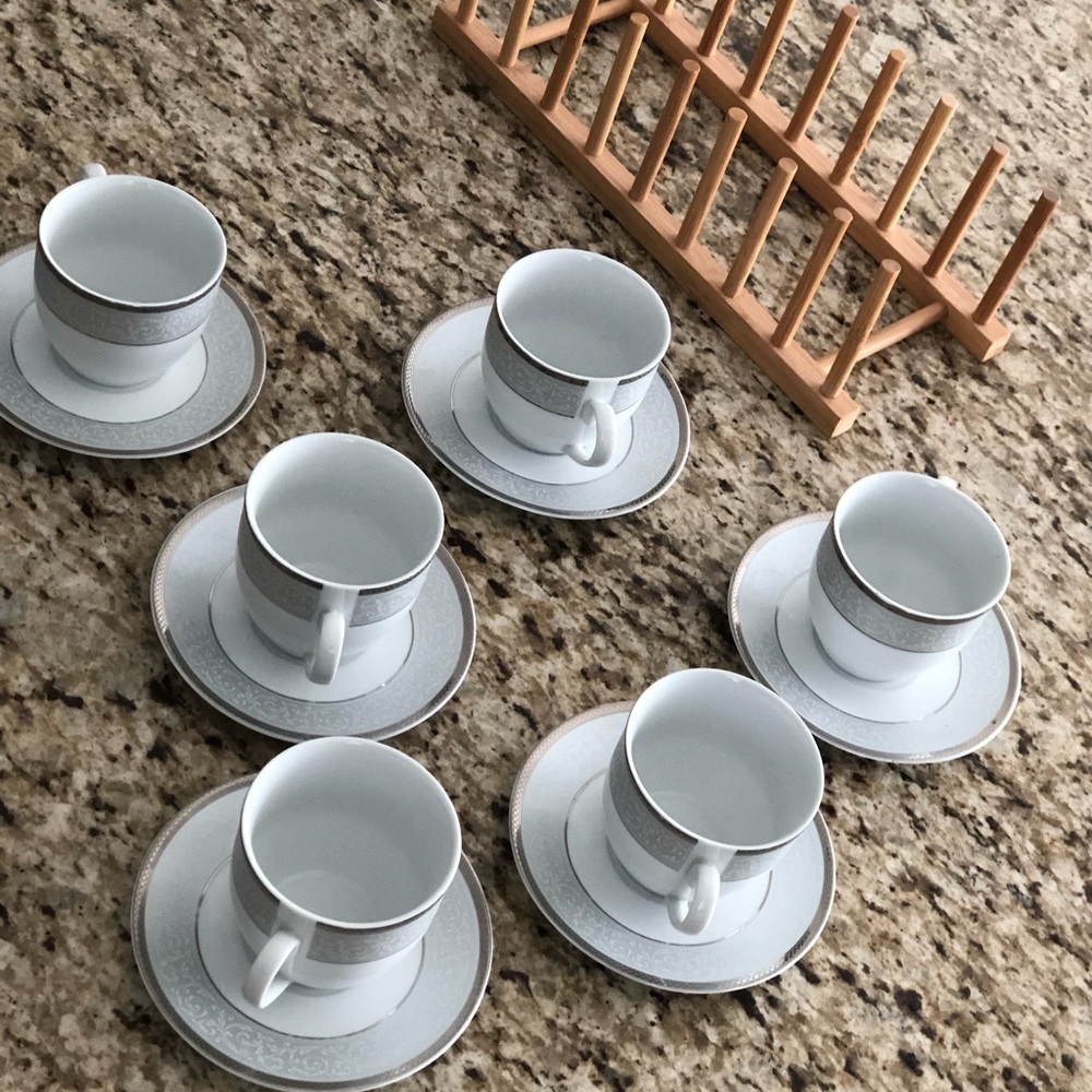Porcelain tea cups set